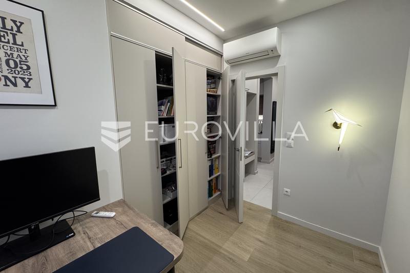 Kastel Kambelovac - ático amueblado de tres dormitorios con una amplia terraza en la azotea y vistas impresionantes - 18