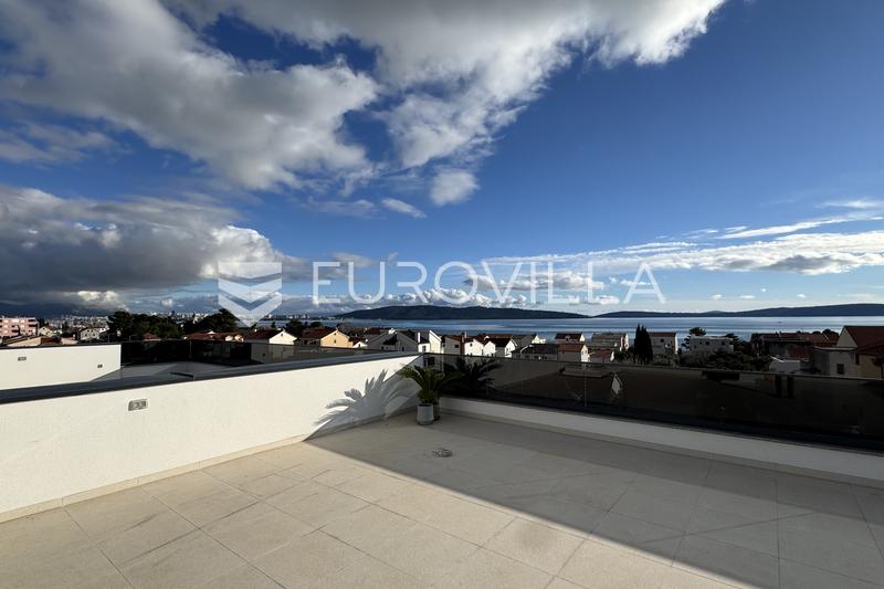 Kastel Kambelovac - ático amueblado de tres dormitorios con una amplia terraza en la azotea y vistas impresionantes - 34