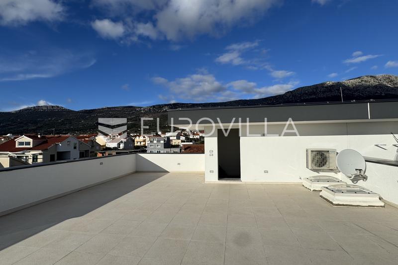Kastel Kambelovac - ático amueblado de tres dormitorios con una amplia terraza en la azotea y vistas impresionantes - 36