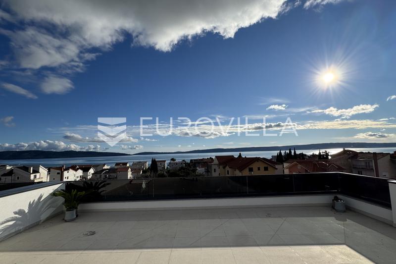 Kastel Kambelovac - ático amueblado de tres dormitorios con una amplia terraza en la azotea y vistas impresionantes - 32