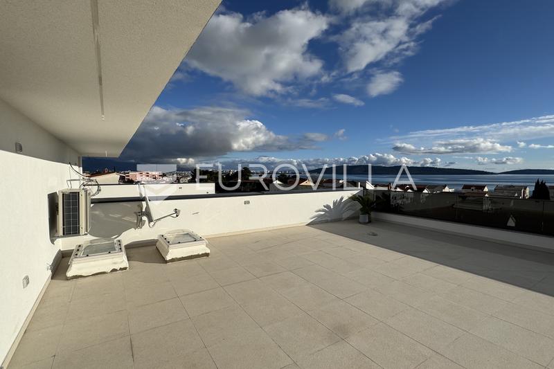 Kastel Kambelovac - ático amueblado de tres dormitorios con una amplia terraza en la azotea y vistas impresionantes - 31