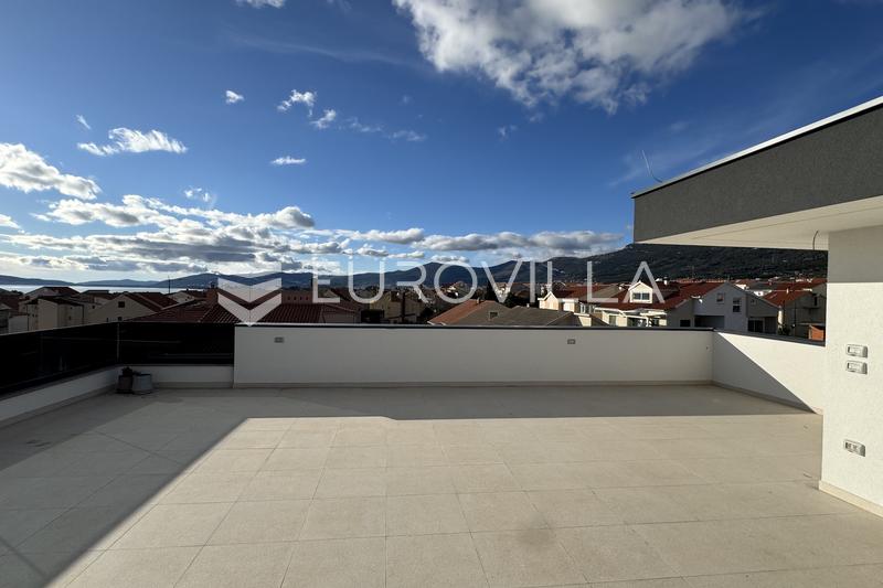Kastel Kambelovac - ático amueblado de tres dormitorios con una amplia terraza en la azotea y vistas impresionantes - 37