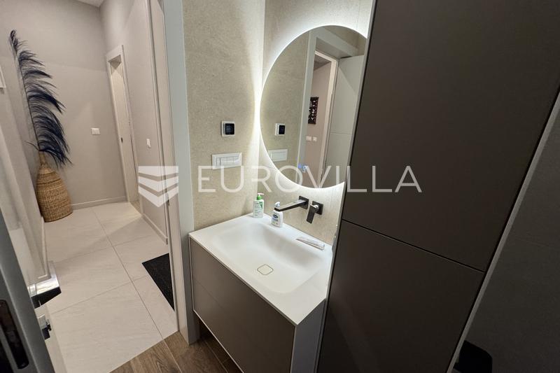 Kastel Kambelovac - ático amueblado de tres dormitorios con una amplia terraza en la azotea y vistas impresionantes - 27