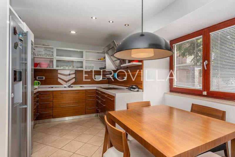 Krk, Dobrinj, rustikalna villa s grijanim bazenom od 60 m², jacuzzijem, saunom i fitnessom - 10
