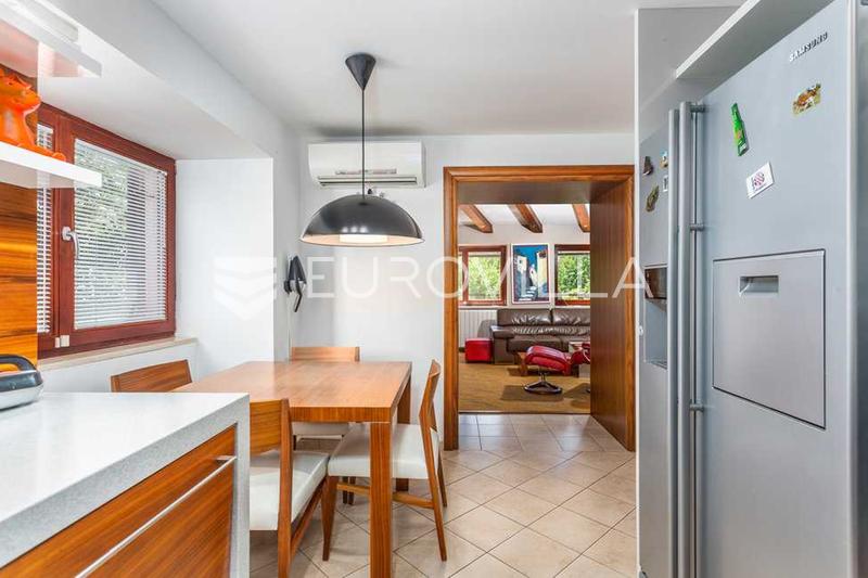 Krk, Dobrinj, rustikalna villa s grijanim bazenom od 60 m², jacuzzijem, saunom i fitnessom - 11