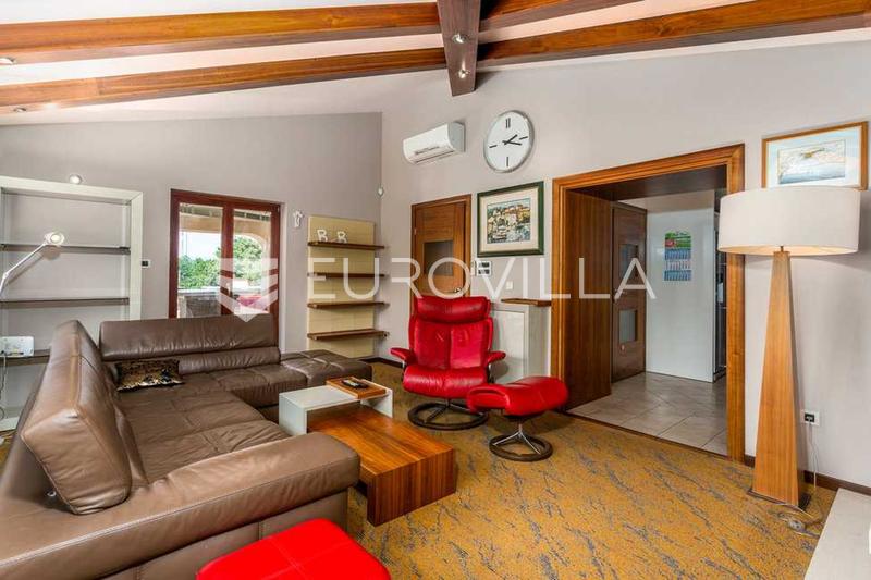 Krk, Dobrinj, rustikalna villa s grijanim bazenom od 60 m², jacuzzijem, saunom i fitnessom - 9