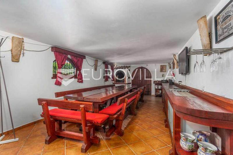 Krk, Dobrinj, rustikalna villa s grijanim bazenom od 60 m², jacuzzijem, saunom i fitnessom - 15