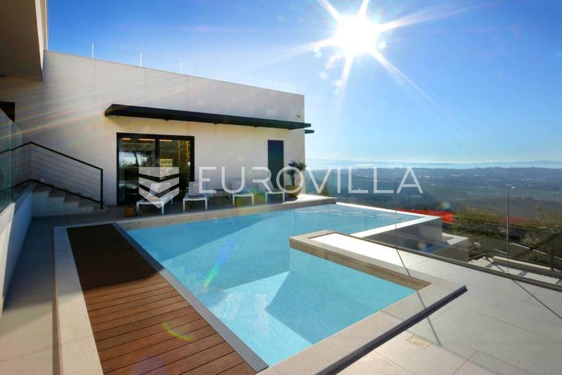 Klis long-term rental villa with five bedrooms, garage, swimming pool and kitchenette all with se - 1