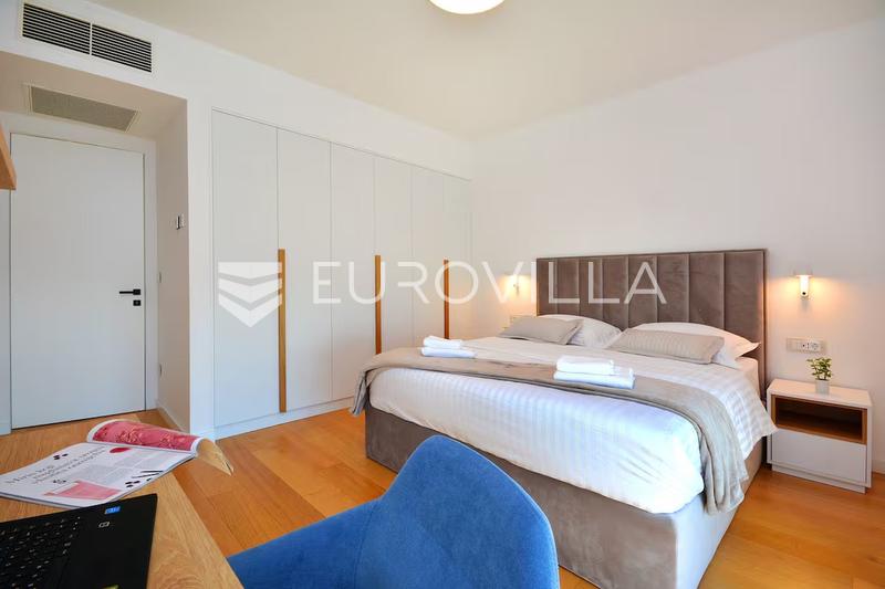 Klis long-term rental villa with five bedrooms, garage, swimming pool and kitchenette all with se - 10