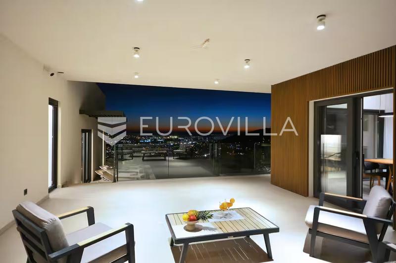 Klis long-term rental villa with five bedrooms, garage, swimming pool and kitchenette all with se - 14
