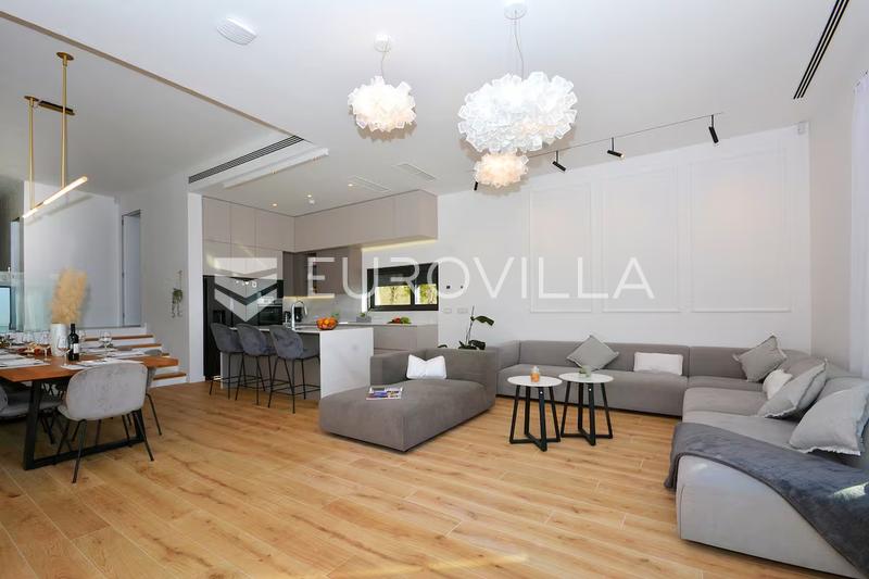 Klis long-term rental villa with five bedrooms, garage, swimming pool and kitchenette all with se - 3