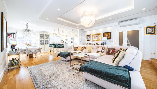 Zagreb Vrbani III luksuzan penthouse prvi red do jezera