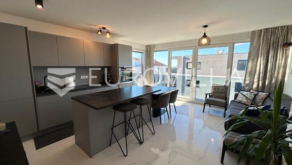 Isztria, Novigrad - Modern apartman panorámás tengeri kilátással és tágas tetőterasszal