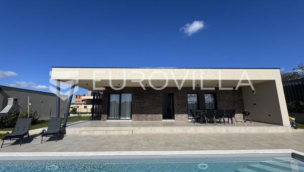 Istrien, Jakovici - Neubau, eingeschossiges Haus mit 144 m², zwei Schlafzimmern und Swimmingpool
