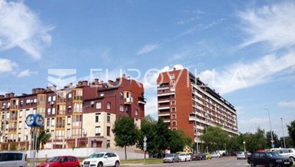 Zagreb, Sredisce, local comercial de dos plantas a pie de calle, 125 m2