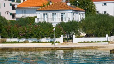 Zadar, Diklo, moderna i elegantna vila prvi red uz more