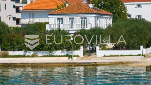 Zadar, Diklo, moderna i elegantna vila prvi red uz more