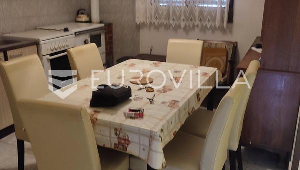 Josipdol, El değmemiş doğayla çevrili, sakin bir mahallede ev