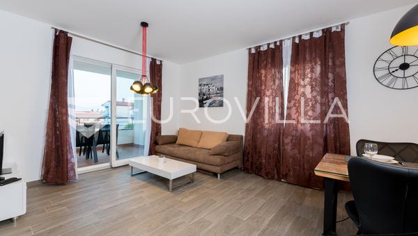 Istrien, Peroj, moderne Wohnung mit beheiztem Pool und mediterranem Garten