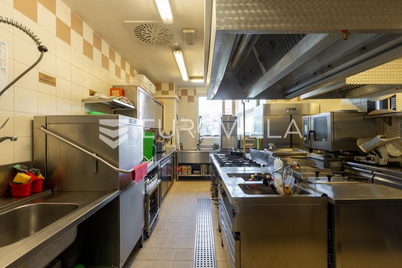 Istra, Pula, luksuzni butični hotel na iskani lokaciji s pogledom na morje - 44
