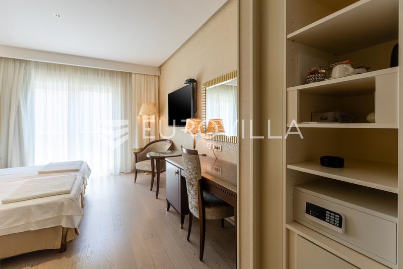 Istra, Pula, luksuzni butični hotel na iskani lokaciji s pogledom na morje - 31