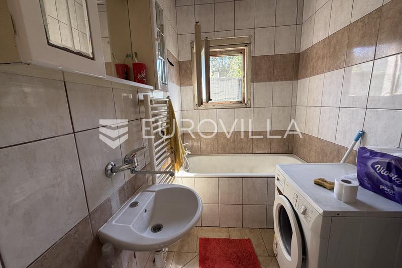 Đakovo, přísné centrum města, dům s dvorem na pozemku 222 m² - 4