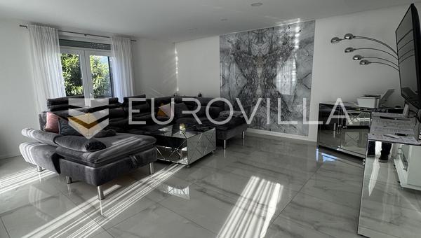 Nova Gradiška, prostrana i moderna kuća 200 m²