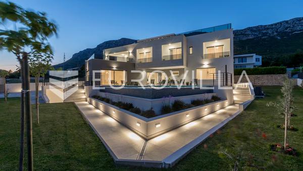 Kaštela'da, yüzme havuzlu ve muhteşem deniz manzaralı, özel, çağdaş villa.