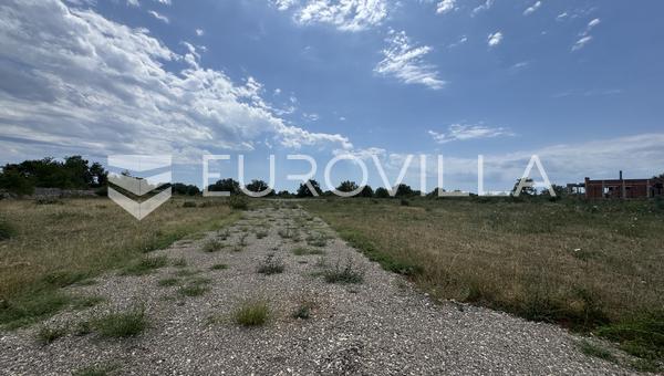 Ístria, Vodnjan, terreno edificável de 501m2 em excelente localização com vista para o mar.