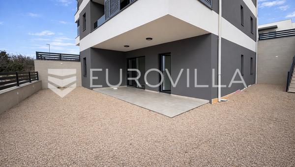 Pag, Šimuni, apartamento de tres dormitorios con jardín a 120 m del mar
