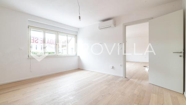 Samobor, Centro - Lindo apartamento de três quartos recém-renovado, 80 m²