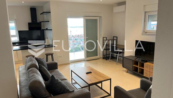 Crikvenica, nowoczesny apartament czteropokojowy z tarasem na dachu i widokiem na morze, 75 m² - wynajem całoroczny