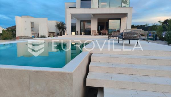 Nin, Zadar, casa com piscina em localização tranquila.