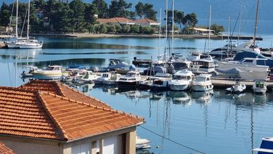 Zadar, Veli Iž, renovirana kamena kuća u blizini mora