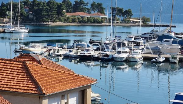 Zadar, Veli Iž, renovirana kamena kuća u blizini mora