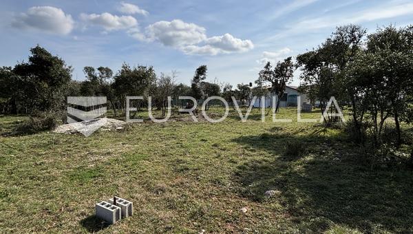Liznjan, Valtura, sakin bir konumda arsa