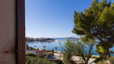 Selce, Center, building land 727 m² in an exceptional location, only 30 m from the sea