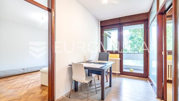Zagreb, Travno, renovierungsbedürftige Einzimmerwohnung, Nettofläche 65,32 m²