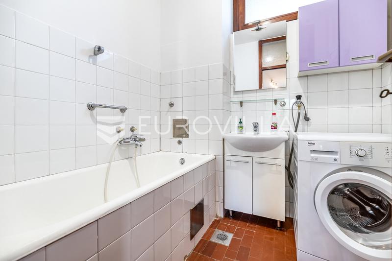 Zagreb, Travno, etværelseslejlighed trænger til renovering, nettoareal 65,32 m² - 5