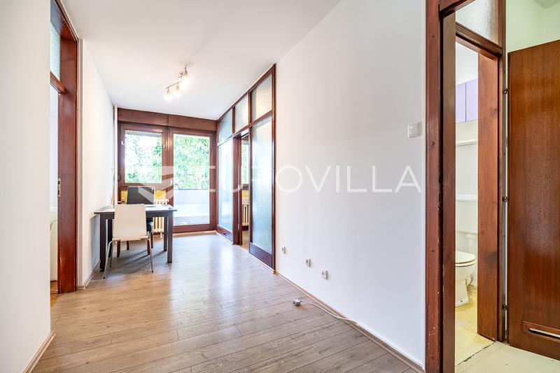 Zagreb, Travno, etværelseslejlighed trænger til renovering, nettoareal 65,32 m² - 2