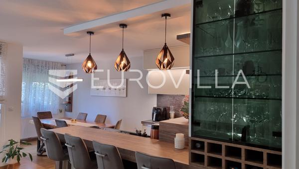 Zagreb, Donji grad, vrhunski peterosoban stan, površine 127 m²