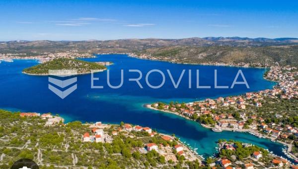 Rogoznica, Ražanj, građevinsko zemljište prvi red do mora, 1367 m²