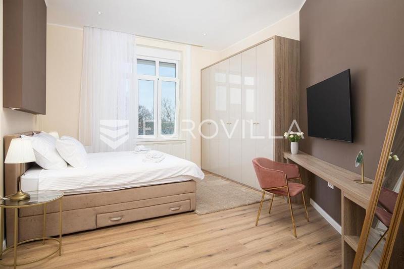 Pula, bredare centrum, långtidsuthyrning av en vacker trerumslägenhet 89 m², garage, från 10.10 - 14