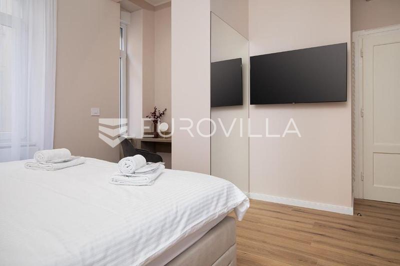Pula, bredare centrum, långtidsuthyrning av en vacker trerumslägenhet 89 m², garage, från 10.10 - 13