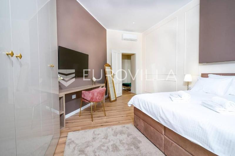 Pula, bredare centrum, långtidsuthyrning av en vacker trerumslägenhet 89 m², garage, från 10.10 - 15