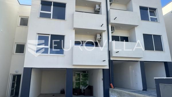 Medulin, novostavba, světlý dvoupokojový byt 53 m² v prvním patře, skvělá lokalit...