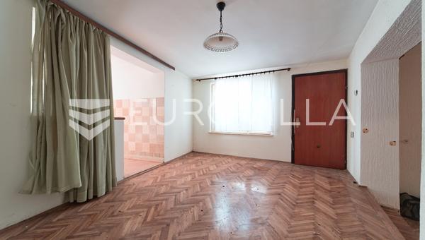 Osijek, Donji grad, kuća s dvorištem za adaptaciju 236 m²