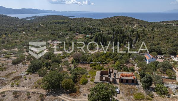 Peljesac, Loviste, uferdig hus på byggetomt