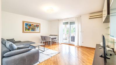 Zagreb, Maksimir, komforan trosoban stan s parkirnim mjestom 90 m²