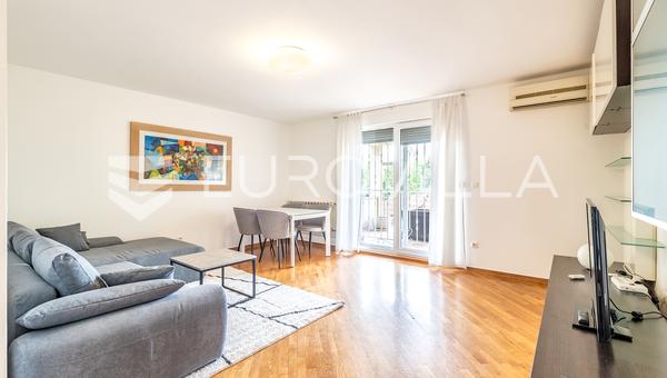 Zagreb, Maksimir, komforan trosoban stan s parkirnim mjestom 90 m²